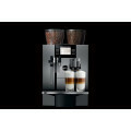 Jura GIGA X9c Professional Aluminium - Frontansicht mit Latte macchiato