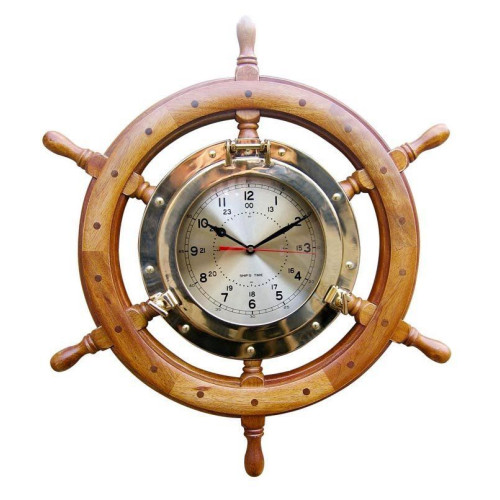 Sea Club Uhr im Bullauge im Steuerrad