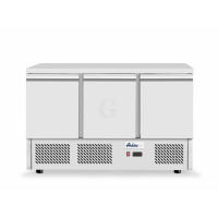Hendi Kühltisch, dreitürig Kitchen Line 380 L, -2 / 8 ˚C, 230 V / 0,22 kW, R600a, 1365 x 700 x (H) 880 mm
