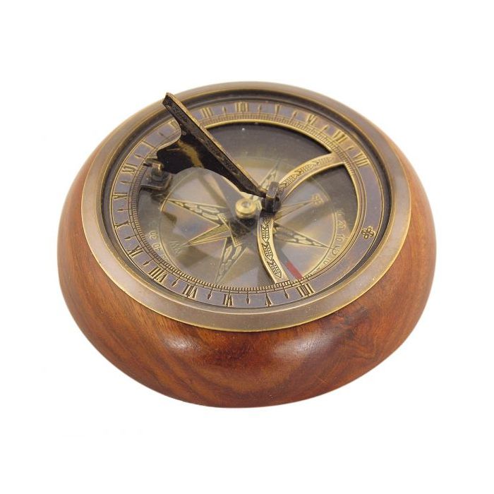 SeaClub Sonnenuhr-Kompass auf Holzsockel Hauptansicht