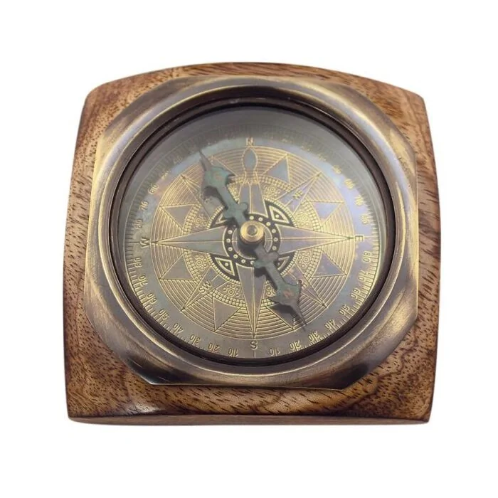 SeaClub Kompass auf Holzsockel Hauptansicht