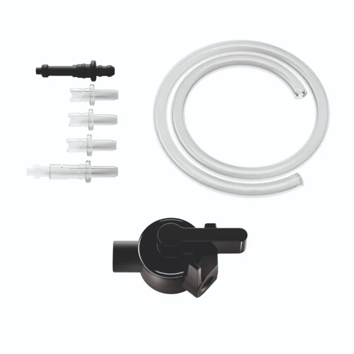 JURA Dual Milchadapter für Milchkühler mit schwarzem Anschlussventil, transparentem Schlauch und vier Verbindungsstücken in Draufsicht