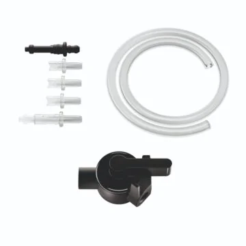 JURA Dual Milchadapter für Milchkühler mit schwarzem Anschlussventil, transparentem Schlauch und vier Verbindungsstücken in Draufsicht