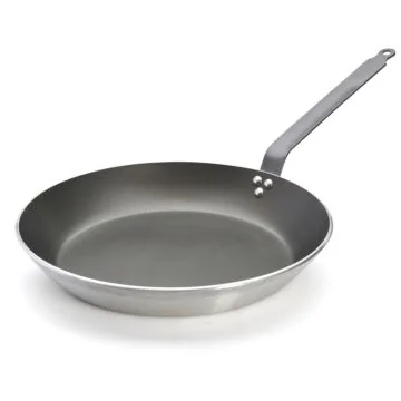 De Buyer Bratpfanne aus Aluminium mit dunkler Antihaftbeschichtung, langem Eisengriff und Aufhängeöse, Ø 40 cm, Schrägansicht